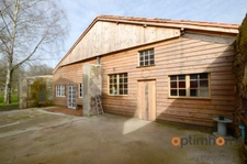 Propriété de 4 chambres au bord de la rivière à vendre