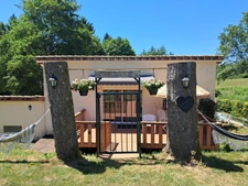 Beau camping avec maison d'habitation et 7.8ha de terrain 