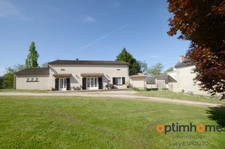  🏡 Maison de caractère avec gîte dans le parc d'un château historique - Charroux (86)