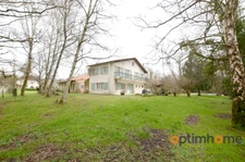 Propriété de 4 chambres au bord de la rivière à vendre