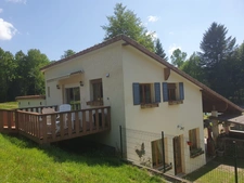 Beau camping avec maison d'habitation et 7.8ha de terrain 