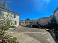 Maison à vendre 4 pièces, au cœur de Sainte-Marie-de-Ré – Parcelle de 1 200 m² avec dépendances en pierre MARIE DE RE (17)