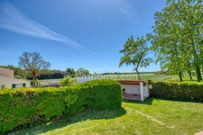 Bourg de Saint-pierre d'Oléron, proche commodités  sur terrain 1300m²: maison 6 chambres  + 2 studios indépendants et 2 garages 