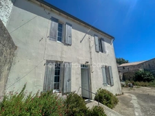 Maison à vendre 4 pièces, au cœur de Sainte-Marie-de-Ré – Parcelle de 1 200 m² avec dépendances en pierre MARIE DE RE (17)