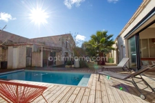 Propriété d'exception au cœur de Dolus-d'Oléron à vendre 9 pièces DOLUS D'OLERON (17)