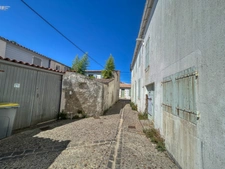 Maison à vendre 4 pièces, au cœur de Sainte-Marie-de-Ré – Parcelle de 1 200 m² avec dépendances en pierre MARIE DE RE (17)
