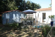 Saint-Pierre d'Oléron. Côte ouest, à 2 pas de la plage: maison 4 chambres sur jardin arboré 1300m² 