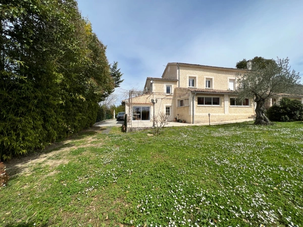Dpt Gard (30), à vendre ALES maison P5 de 210 m² - Terrain de 1 700,00 m² 