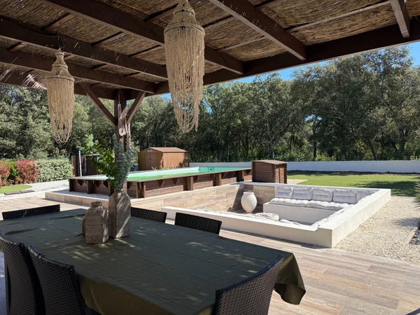 Maison de plain-pied avec piscine à vendre 6 pièces 5 chambres-QUISSAC (30) 1100m2 de terrain 
