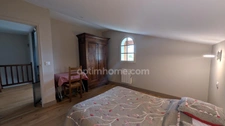 Maison de 165m2 rénovée sur terrain arboré de 1 300 m², avec piscine sans vis à vis.(Vente à moyen / long terme).