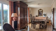 Maison de 165m2 rénovée sur terrain arboré de 1 300 m², avec piscine sans vis à vis.(Vente à moyen / long terme).