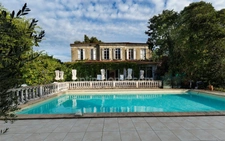 Propriété de 10 pièces avec Piscine et dépendance