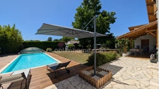 Maison de 165m2 rénovée sur terrain arboré de 1 300 m², avec piscine sans vis à vis.(Vente à moyen / long terme).