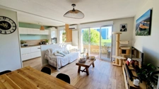 Appartement entièrement rénové, 3 pièces, 2 chambres, balcon et box sécurisé. Proche Mérignac soleil.