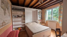 Maison de 165m2 rénovée sur terrain arboré de 1 300 m², avec piscine sans vis à vis.(Vente à moyen / long terme).