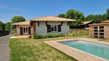 Maison rénovée -3 chambres- Piscine au sel et jardin plein sud