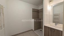 Appartement T3 lumineux avec balcon vue dégagée et 2 places de parking dans résidence sécurisée. 