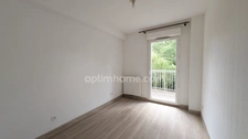 Appartement T3 lumineux avec balcon vue dégagée et 2 places de parking dans résidence sécurisée. 