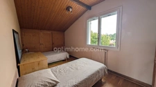 Maison de 165m2 rénovée sur terrain arboré de 1 300 m², avec piscine sans vis à vis.(Vente à moyen / long terme).