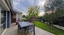 Urgent! Mutation professionnelle: A vendre Maison de 150m2 avec garage, piscine et dépendance.