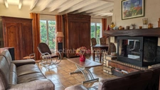 Maison de 165m2 rénovée sur terrain arboré de 1 300 m², avec piscine sans vis à vis.(Vente à moyen / long terme).