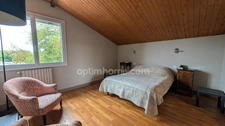 Maison de 165m2 rénovée sur terrain arboré de 1 300 m², avec piscine sans vis à vis.(Vente à moyen / long terme).