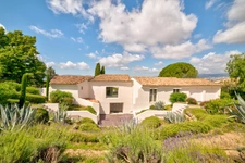 Villa de prestige avec piscine et gardien à MOUANS SARTOUX (06)