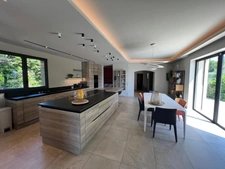 Villa de standing avec studio indépendant et piscine – Le Rouret