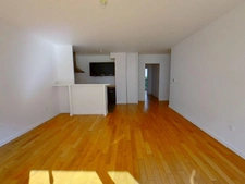 Appartement 3 pièces traversant avec balcon – Quartier des Coutures – Métro Robespierre à 400 m