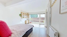Appartement 4 pièces avec cour et parking