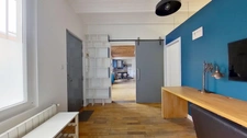EXCLUSIVITÉ – Appartement Loft Atypique avec Terrasse à 300 m du Métro Robespierre, Quartier des Coutures