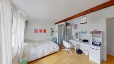EXCLUSIVITÉ – Appartement Loft Atypique avec Terrasse à 300 m du Métro Robespierre, Quartier des Coutures