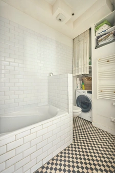 Appartement/ Loft Atypique avec Cour – À 300m du Métro Robespierre (L9)