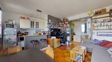 Appartement 2 pièces traversant au dernier étage, à 400m du métro Mairie de Montreuil.