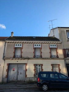 EXCLUSIVITÉ – Ensemble immobilier avec énorme potentiel à 21 minutes de la place de la République