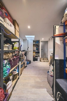 Appartement/ Loft Atypique avec Cour – À 300m du Métro Robespierre (L9)