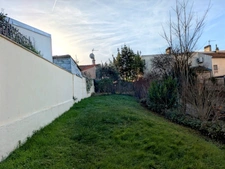 Appartement 4 pièces avec cour et parking