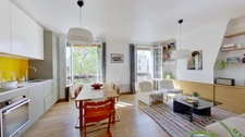 Appartement traversant exposé plein sud au 3ème étage à 200 m du métro Robespierre