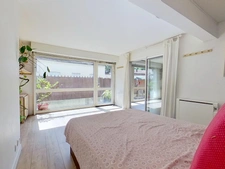 Appartement 4 pièces avec cour et parking