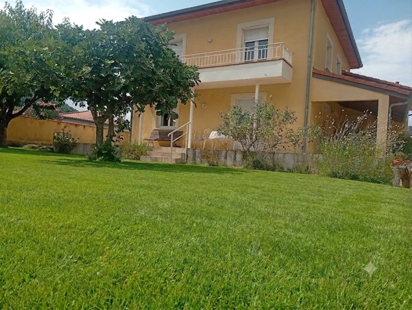 Maison à vendre 8 pièces  (09)