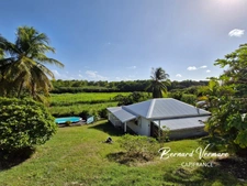 Maison et 3 bungalows - 9 pièces - Piscine - Terrain 2 000m²
