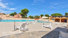 Villa de plain-pied, trois faces, dans une résidence arborée avec piscine