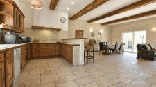 Grande maison rénovée avec 5 chambres, jardin et fort potentiel touristique à CASSAGNES (66)