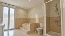 Grande maison rénovée avec 5 chambres, jardin et fort potentiel touristique à CASSAGNES (66)