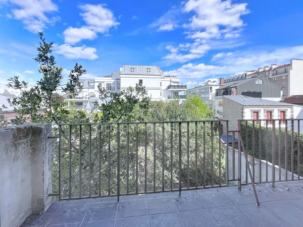 LA GARENNE-COLOMBES – MAISON DE CARACTÈRE 175 M² – TERRAIN 393 M² – JARDINS AVANT/ARRIÈRE – 13 MIN GARE LIGNE L