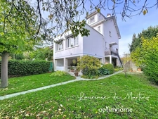 Maison familiale avec terrasse, jardin et garage double – à 10 min du RER Nanterre-Ville