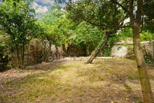 Maison de caractère avec jardin arboré - 