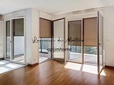 Duplex 3 pièces au 2ᵉ et 3ᵉ étage avec balcon, loggia et parking, proche RER A Nanterre-Ville.