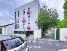 Studio à vendre avec balcon et parking, dernier étage BEZONS (95)