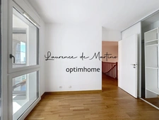 Duplex 3 pièces au 2ᵉ et 3ᵉ étage avec balcon, loggia et parking, proche RER A Nanterre-Ville.